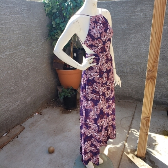 Fame and Partners' halter‎ gown - Picture 2 of 9